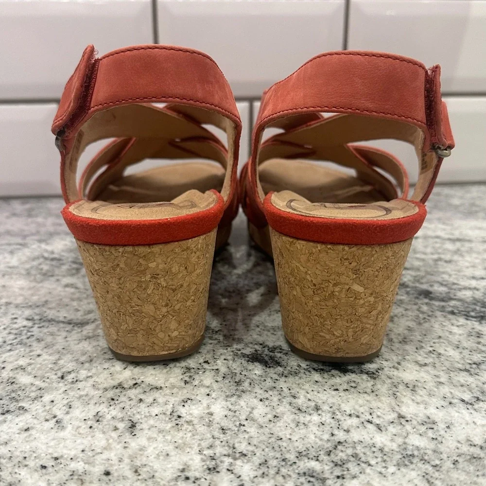 Clarks Unstructured Coral Dusty Red Suede Wedge Sandals Women's 8‎ Cork Sole